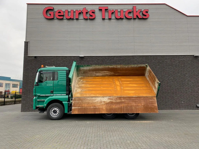 MAN TGX 26.560 6X4 BB + 3 ZIJDIGE KIPPER/TIPPER BORD MATIC - Kravas automašīna pašizgāzējs: foto 2 MAN TGX 26.560 6X4 BB + 3 ZIJDIGE KIPPER/TIPPER BORD MATIC - Kravas automašīna pašizgāzējs: foto 2