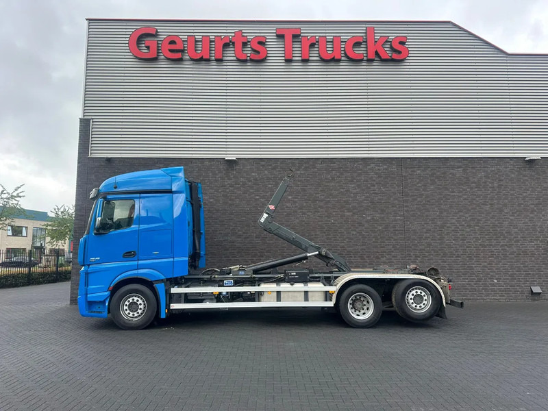 Mercedes-Benz Actros 2545 6X2 MET HIAB MULTILIFT XR21S61 HAAKARMSYSTEEM / ABROLLKIPPER / HOOKLIFT - Pacēlājs ar āķi: foto 1 Mercedes-Benz Actros 2545 6X2 MET HIAB MULTILIFT XR21S61 HAAKARMSYSTEEM / ABROLLKIPPER / HOOKLIFT - Pacēlājs ar āķi: foto 1