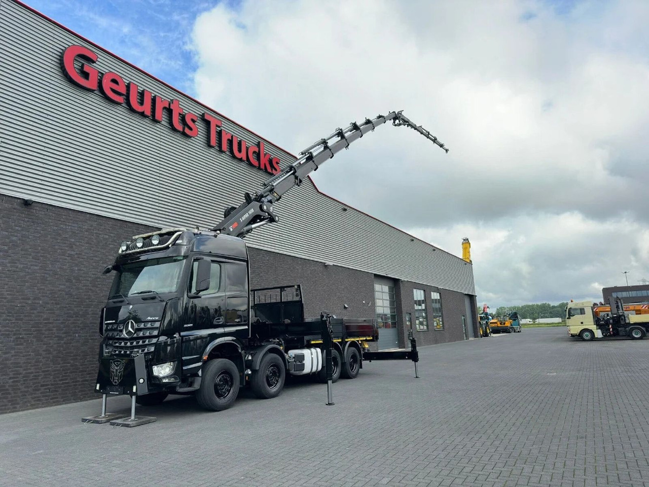 Mercedes-Benz Arocs 3251 8X4 + HIAB 1058 E-8 + JIB 150X-6 JDC - Kravas auto ar manipulatoru: foto 2 Mercedes-Benz Arocs 3251 8X4 + HIAB 1058 E-8 + JIB 150X-6 JDC - Kravas auto ar manipulatoru: foto 2