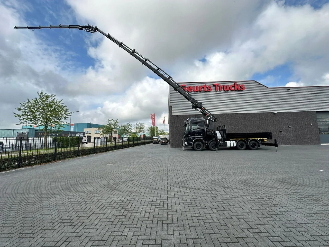 Mercedes-Benz Arocs 3251 8X4 + HIAB 1058 E-8 + JIB 150X-6 JDC - Kravas auto ar manipulatoru: foto 4 Mercedes-Benz Arocs 3251 8X4 + HIAB 1058 E-8 + JIB 150X-6 JDC - Kravas auto ar manipulatoru: foto 4