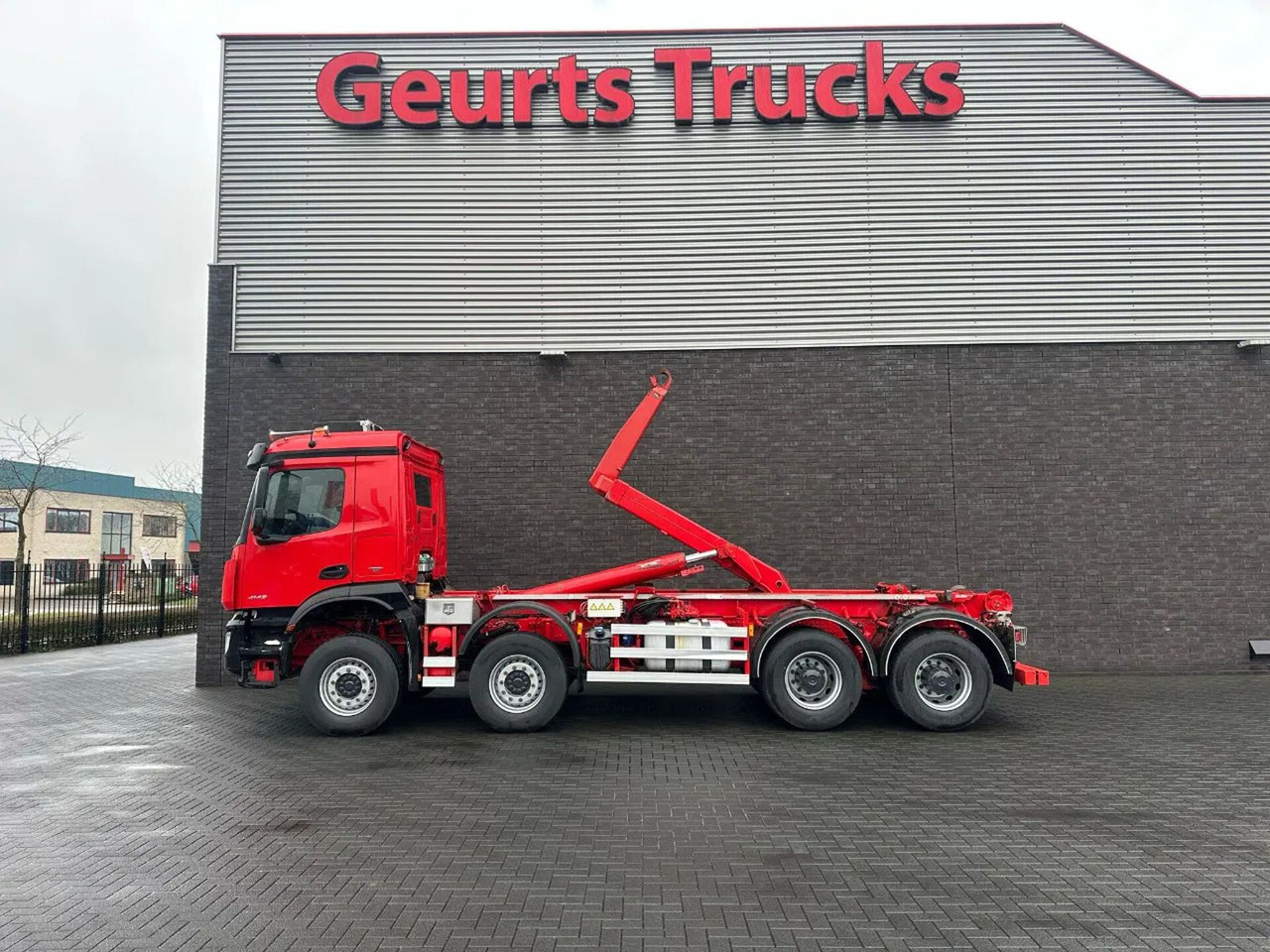Mercedes-Benz Arocs 8X4 VDL S-30-6600 HAAKARMSYSTEEM/ABROLLKIP - Pacēlājs ar āķi: foto 1 Mercedes-Benz Arocs 8X4 VDL S-30-6600 HAAKARMSYSTEEM/ABROLLKIP - Pacēlājs ar āķi: foto 1