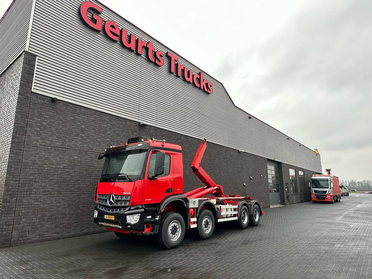 Mercedes-Benz Arocs 8X4 VDL S-30-6600 HAAKARMSYSTEEM/ABROLLKIP - Pacēlājs ar āķi: foto 2 Mercedes-Benz Arocs 8X4 VDL S-30-6600 HAAKARMSYSTEEM/ABROLLKIP - Pacēlājs ar āķi: foto 2