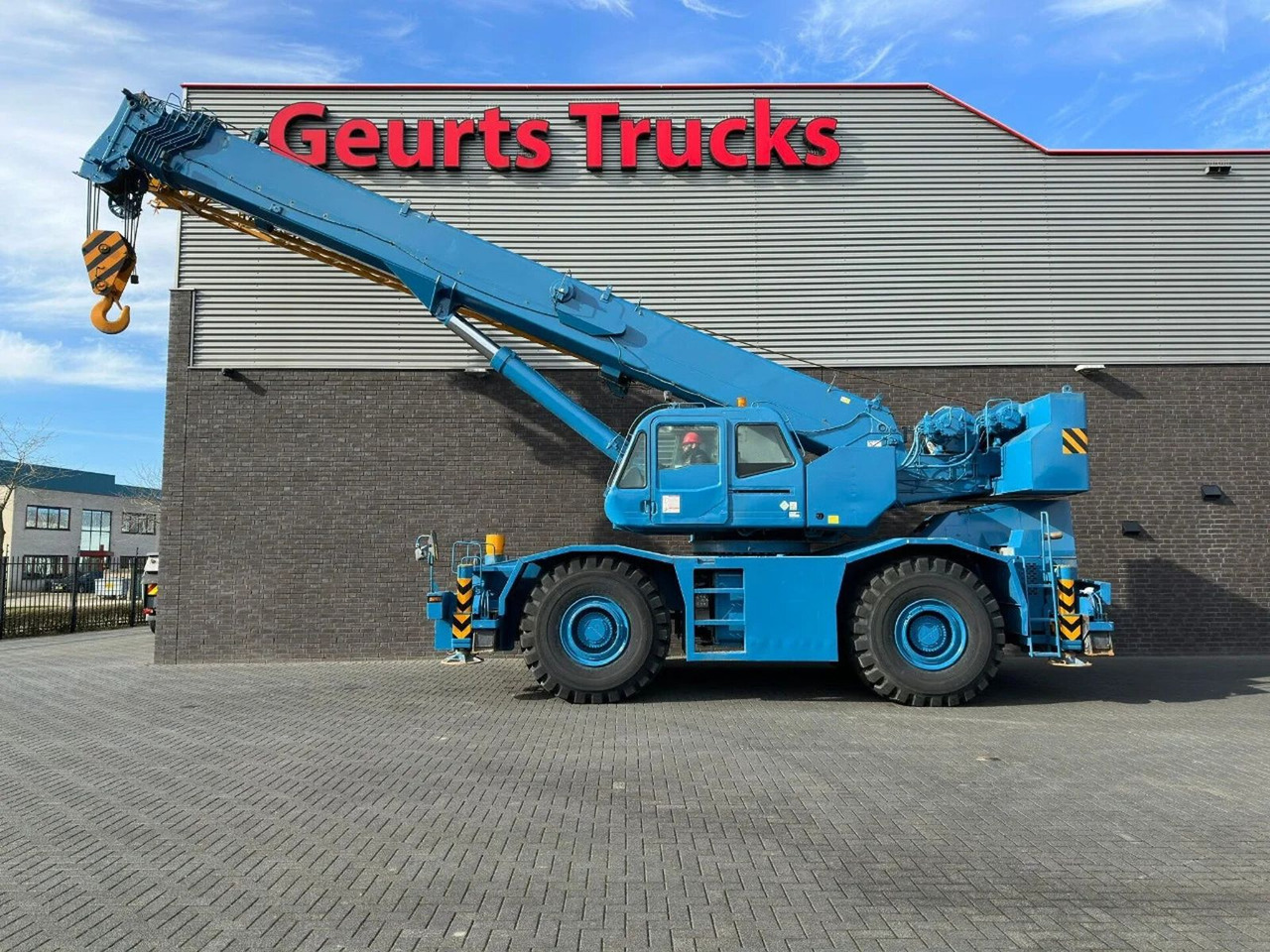 Tadano GR-700E-1-00211 + JIB ROUGH TERRAIN CRANE - Torņa celtnis: foto 1 Tadano GR-700E-1-00211 + JIB ROUGH TERRAIN CRANE - Torņa celtnis: foto 1