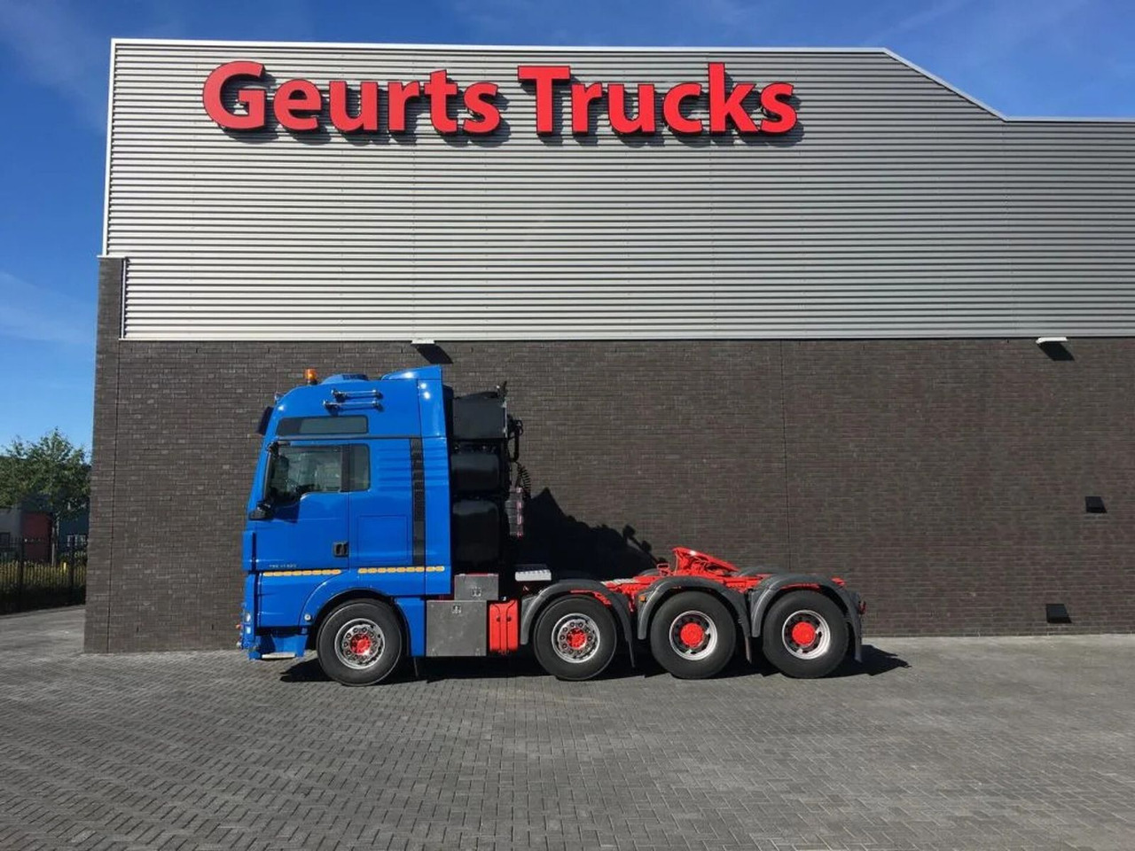 MAN TGX 41.680 V8 8X4 HEAVY DUTY TRACTOR 250 TONS - Vilcējs: foto 1 MAN TGX 41.680 V8 8X4 HEAVY DUTY TRACTOR 250 TONS - Vilcējs: foto 1