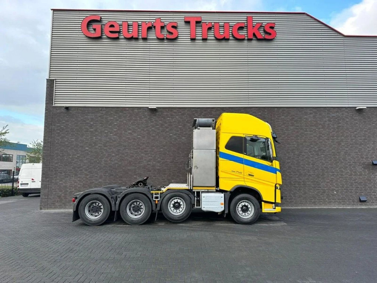 Volvo FH 16.750 8X4 HEAVY DUTY TRACTOR/SZM/TREKKER - Vilcējs: foto 4 Volvo FH 16.750 8X4 HEAVY DUTY TRACTOR/SZM/TREKKER - Vilcējs: foto 4