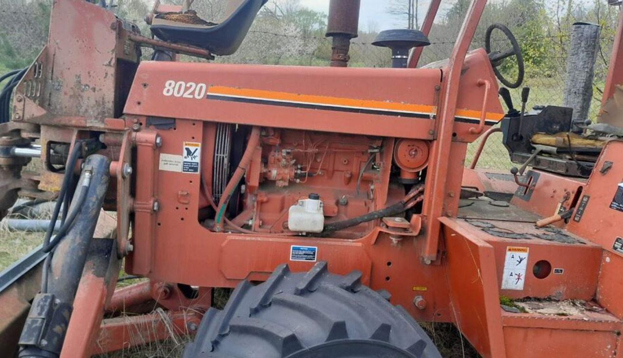 DITCH WITCH 8020 - Tranšeju racējs: foto 2 DITCH WITCH 8020 - Tranšeju racējs: foto 2