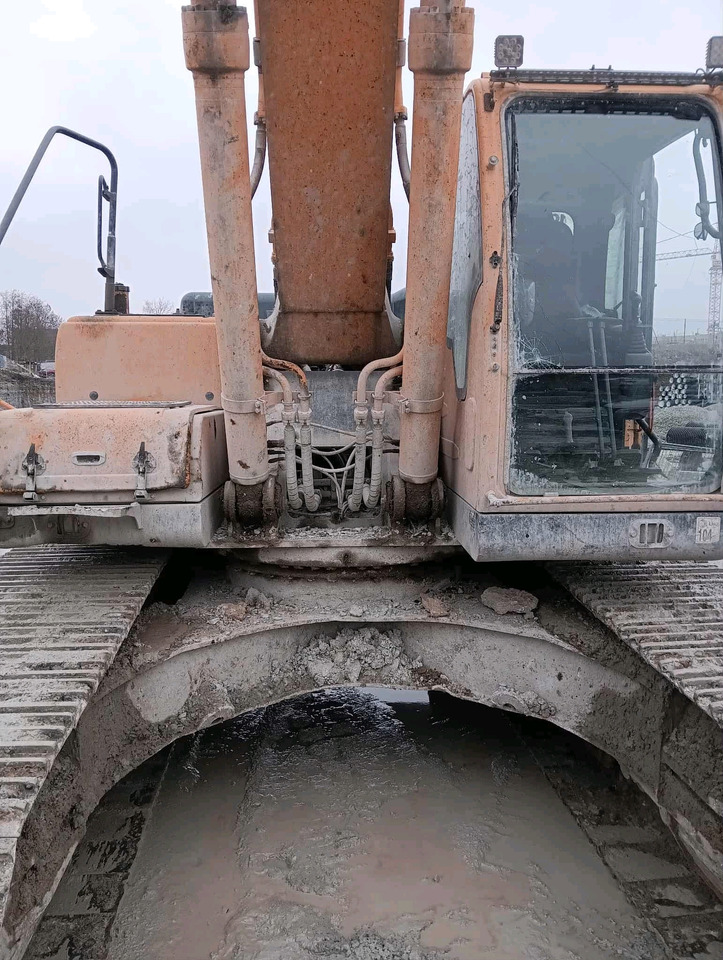 Hyundai R 300 - Kāpurķēžu ekskavators: foto 2 Hyundai R 300 - Kāpurķēžu ekskavators: foto 2