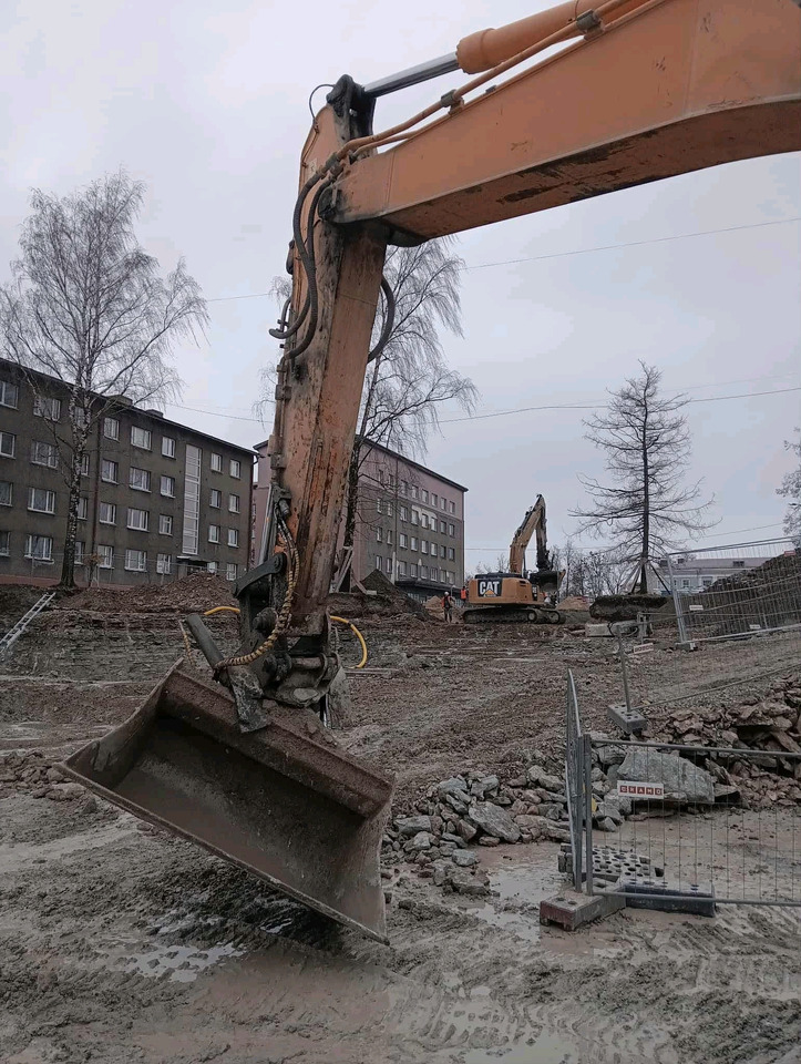 Hyundai R 300 - Kāpurķēžu ekskavators: foto 3 Hyundai R 300 - Kāpurķēžu ekskavators: foto 3