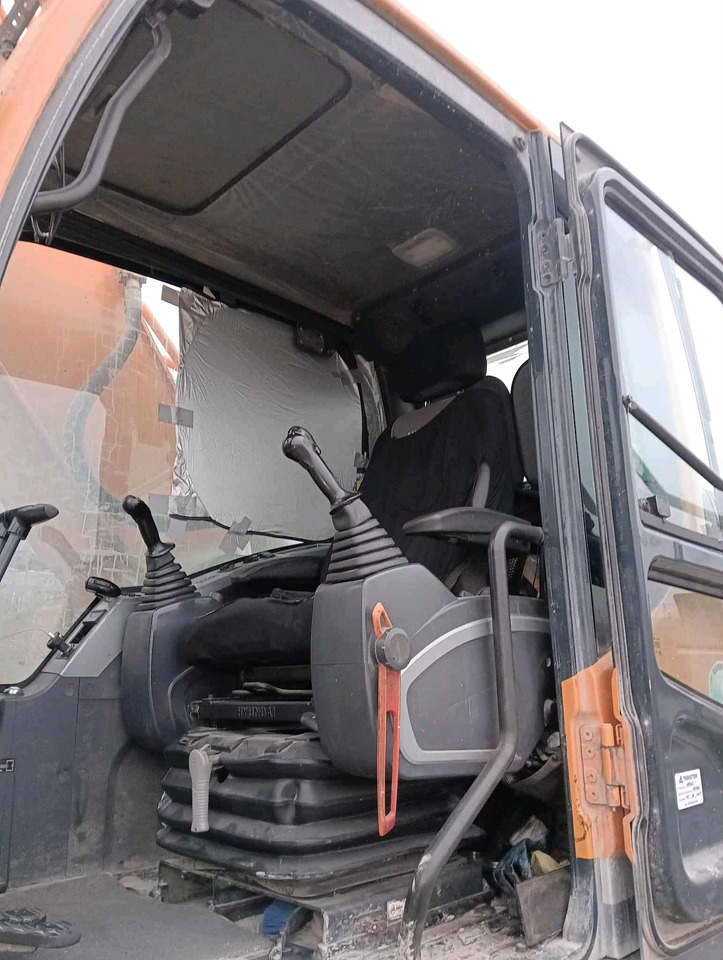 Kāpurķēžu ekskavators Hyundai R 300: foto 9