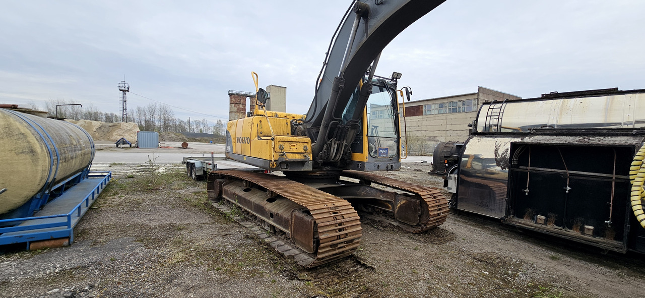 Volvo EC 210 BLC new engine - Kāpurķēžu ekskavators: foto 1 Volvo EC 210 BLC new engine - Kāpurķēžu ekskavators: foto 1