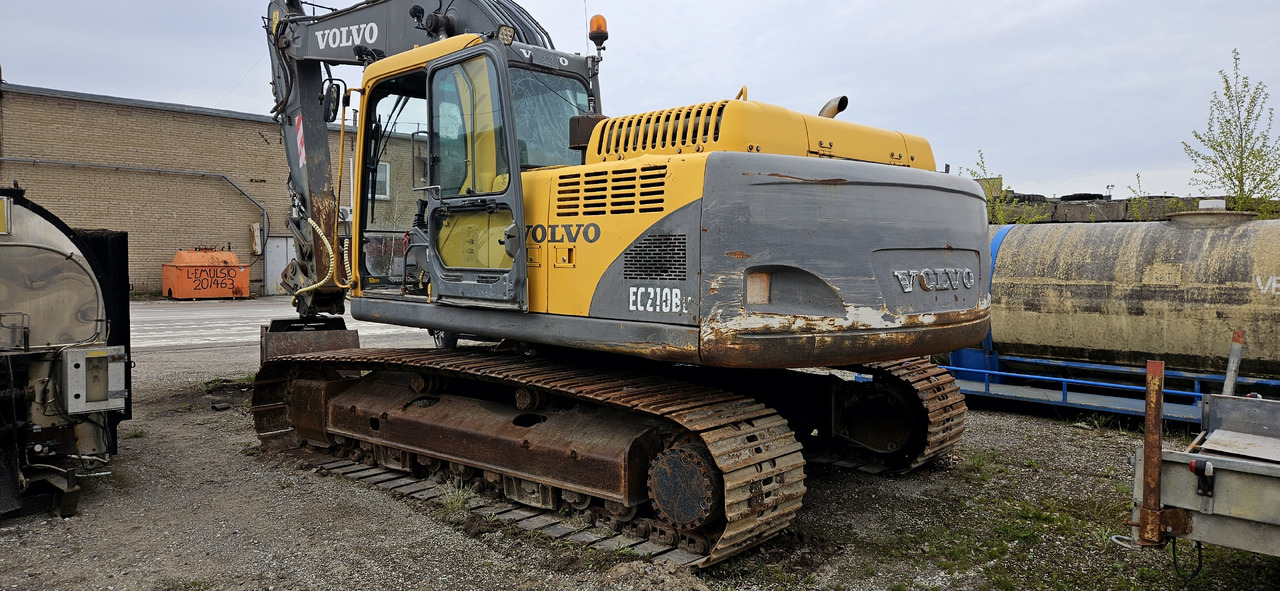 Volvo EC 210 BLC new engine - Kāpurķēžu ekskavators: foto 4 Volvo EC 210 BLC new engine - Kāpurķēžu ekskavators: foto 4
