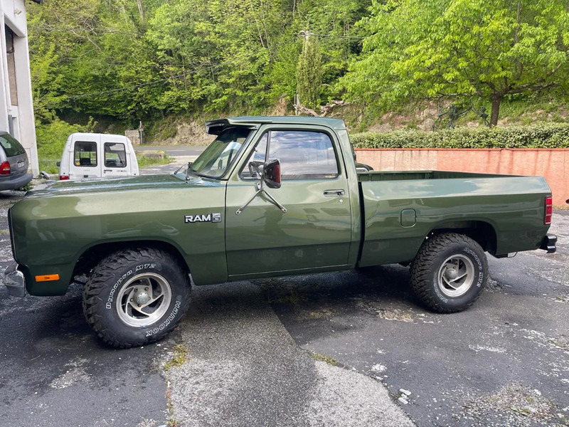 Dodge Ram 150 Custom V8 Benzine - Pikaps: foto 2 Dodge Ram 150 Custom V8 Benzine - Pikaps: foto 2