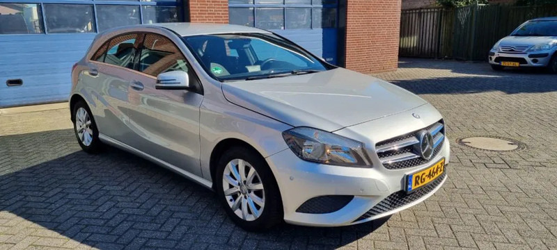 Mercedes-Benz A-Klasse 180 automaat.. 180 automaat - Hečbeks: foto 1 Mercedes-Benz A-Klasse 180 automaat.. 180 automaat - Hečbeks: foto 1