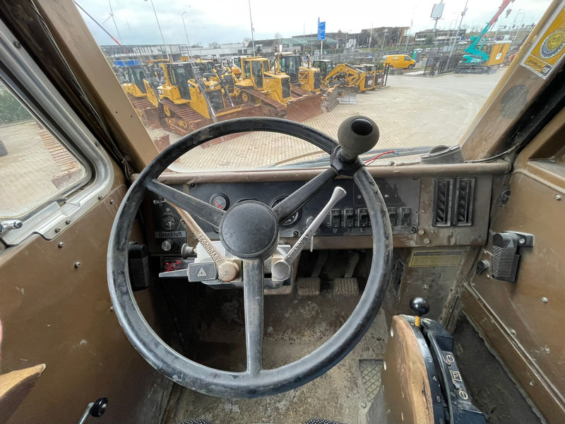 Karjeru pašizgāzējs Caterpillar 773B: foto 16 Karjeru pašizgāzējs Caterpillar 773B: foto 16