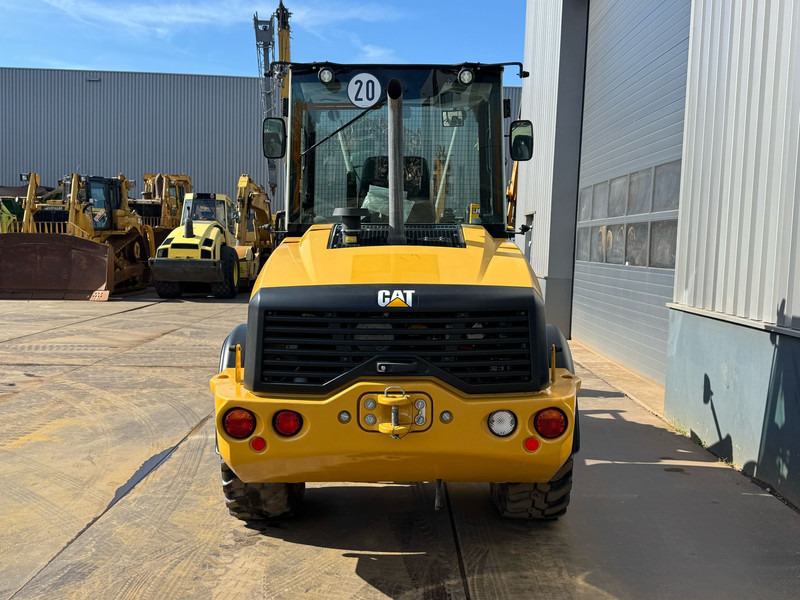 Caterpillar 908M - Riteņu iekrāvējs: foto 4 Caterpillar 908M - Riteņu iekrāvējs: foto 4