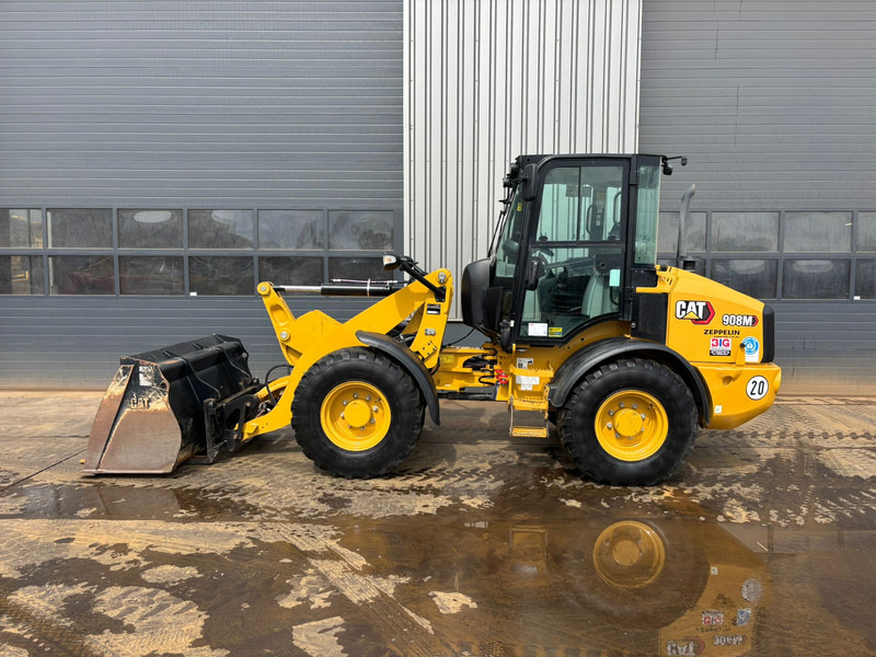 Caterpillar 908M - Riteņu iekrāvējs: foto 1 Caterpillar 908M - Riteņu iekrāvējs: foto 1