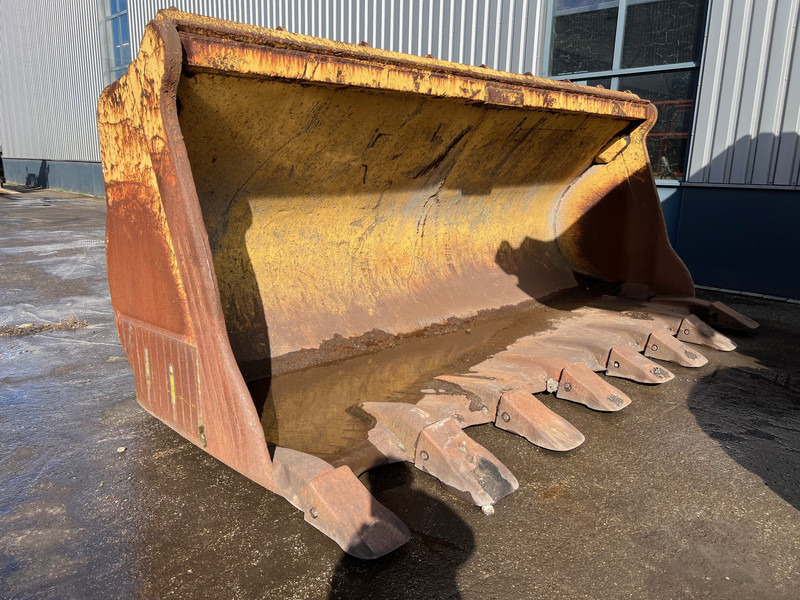 Caterpillar 990 - Kauss: foto 1 Caterpillar 990 - Kauss: foto 1