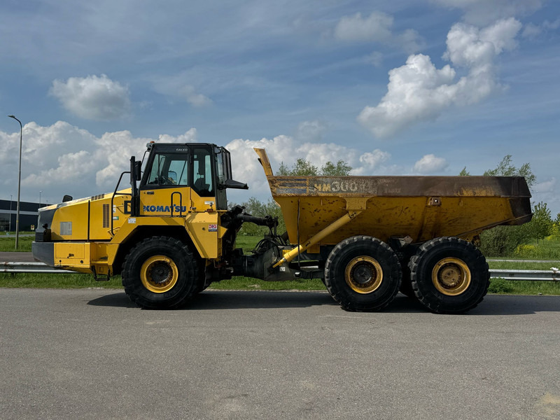 Komatsu HM300-2 - Artikulētias pašizgāzējs: foto 1 Komatsu HM300-2 - Artikulētias pašizgāzējs: foto 1