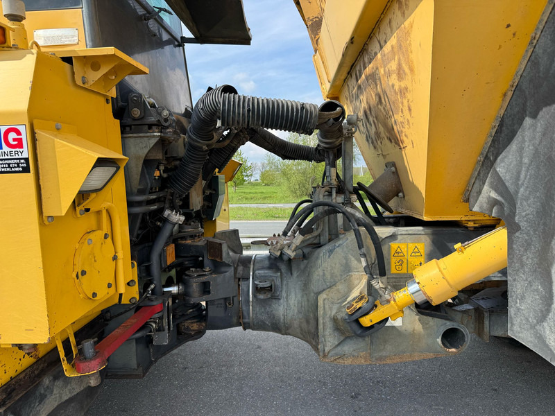 Komatsu HM300-2 - Artikulētias pašizgāzējs: foto 5 Komatsu HM300-2 - Artikulētias pašizgāzējs: foto 5