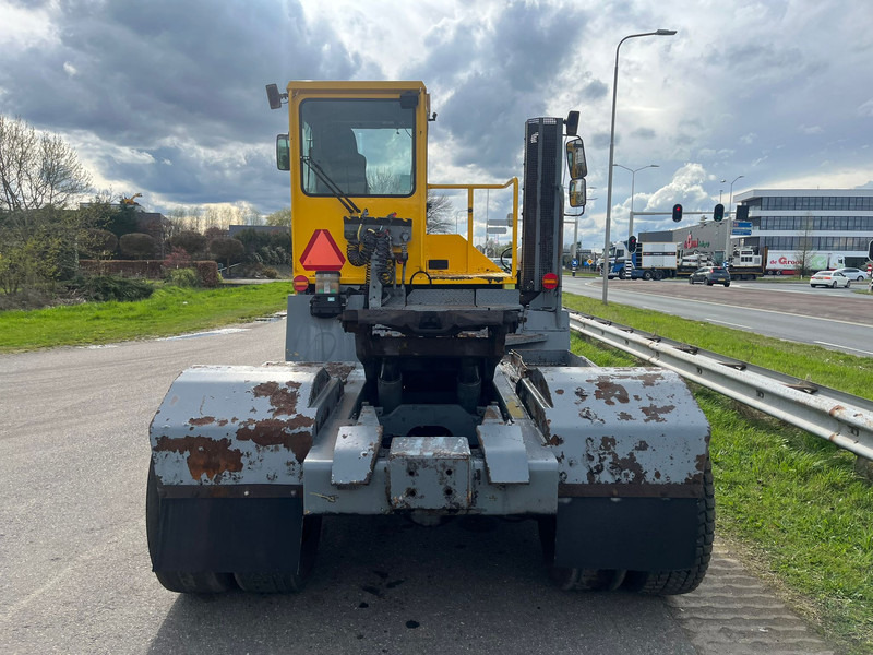 Terberg YT220 - Termināļa traktors: foto 4 Terberg YT220 - Termināļa traktors: foto 4