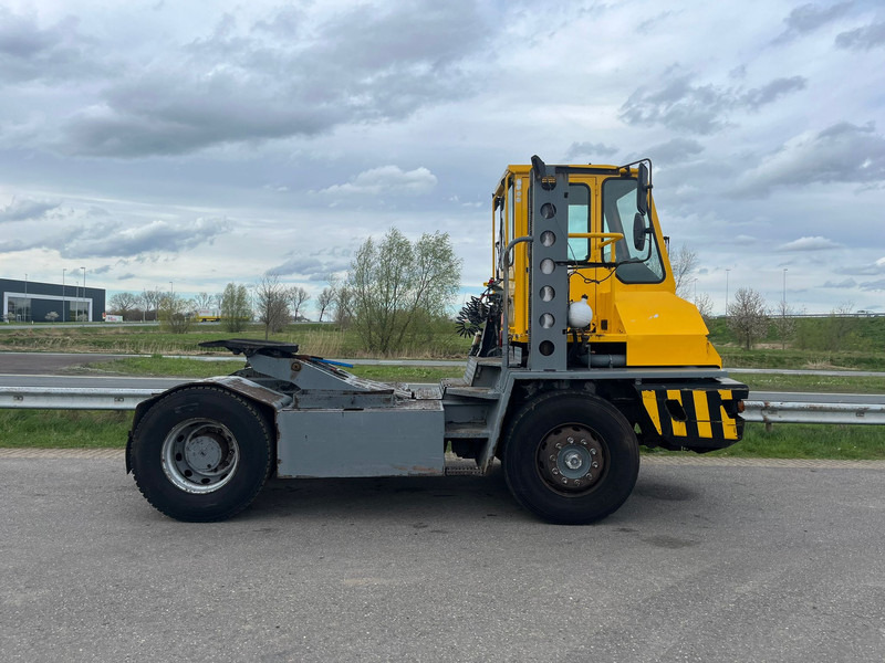 Terberg YT220 - Termināļa traktors: foto 5 Terberg YT220 - Termināļa traktors: foto 5