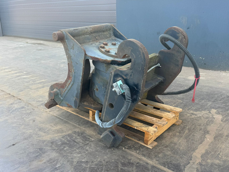 Tilting Quick Coupler CW30 - Vinča: foto 1 Tilting Quick Coupler CW30 - Vinča: foto 1