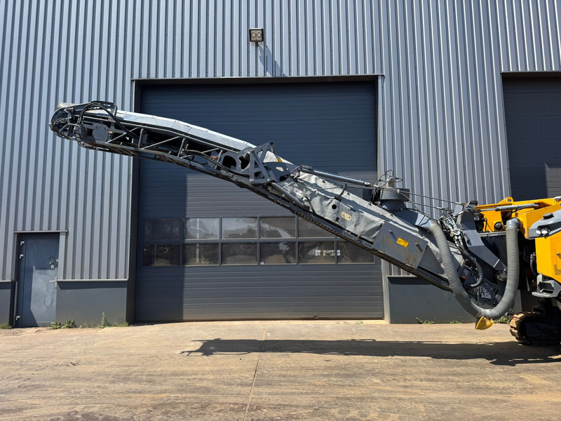 Wirtgen W100CFI - Asfalta ieklāšanas tehnika: foto 4 Wirtgen W100CFI - Asfalta ieklāšanas tehnika: foto 4