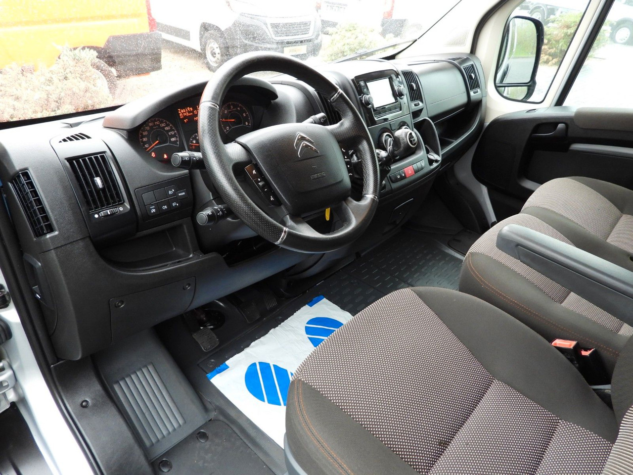 Citroën JUMPER KASTENWAGEN DOPPELKABINE 7 SITZE TEMPOMAT - Kravas mikroautobuss, Kravas-pasažieru furgons: foto 2 Citroën JUMPER KASTENWAGEN DOPPELKABINE 7 SITZE TEMPOMAT - Kravas mikroautobuss, Kravas-pasažieru furgons: foto 2