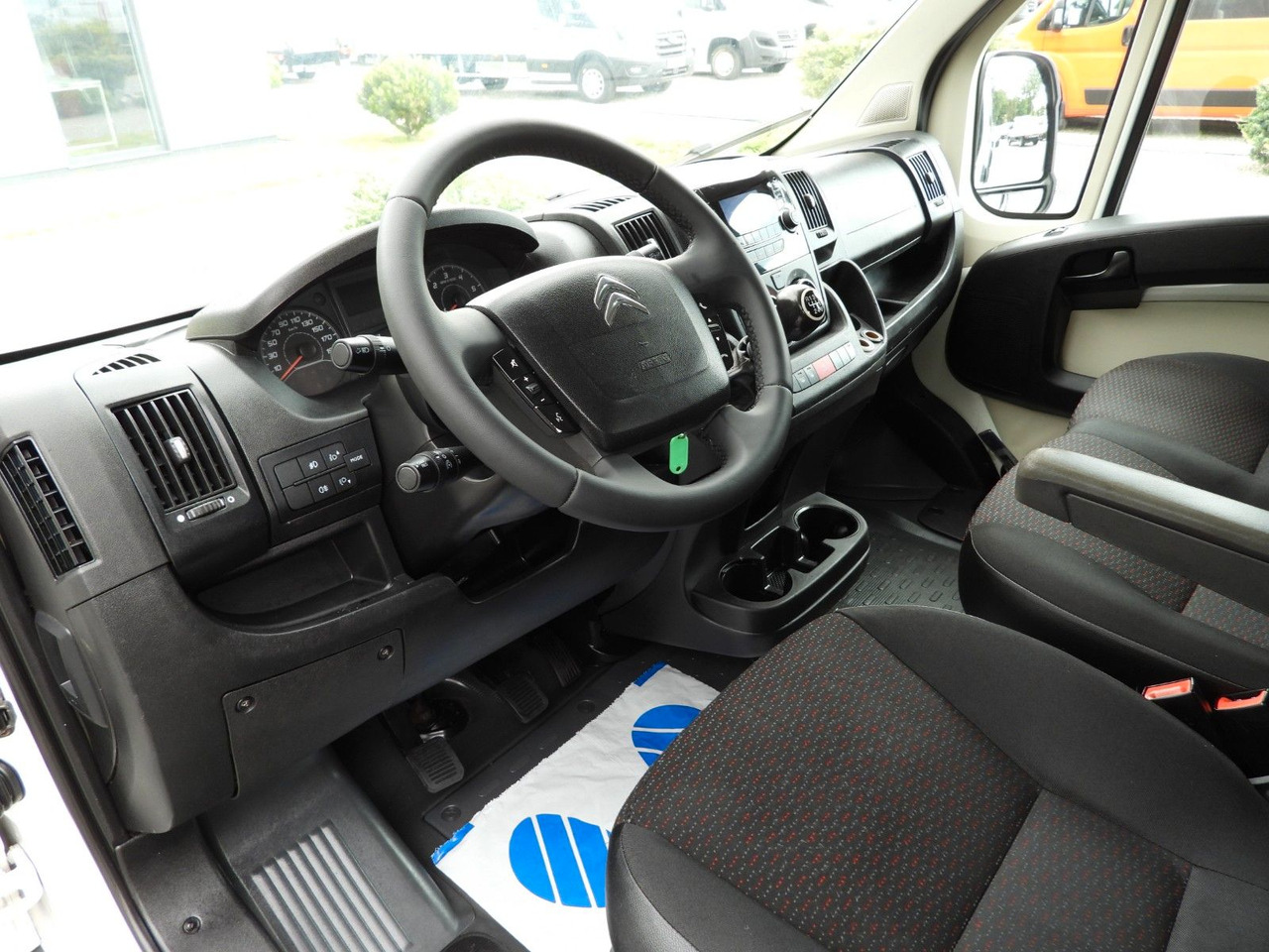 Citroën JUMPER PRITSCHE DOPPELKABINE DOKA 7 SITZE - Automašīna ar kravas platformu, Kravas-pasažieru furgons: foto 2 Citroën JUMPER PRITSCHE DOPPELKABINE DOKA 7 SITZE - Automašīna ar kravas platformu, Kravas-pasažieru furgons: foto 2
