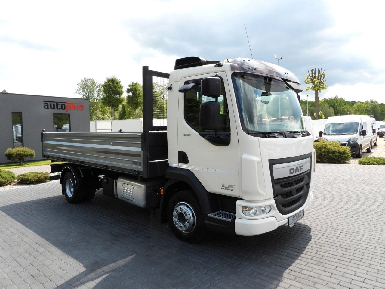 DAF LF 180 DREISEIKIPPER TEMPOMAT AUTOMATIK - Kravas automašīna pašizgāzējs: foto 4 DAF LF 180 DREISEIKIPPER TEMPOMAT AUTOMATIK - Kravas automašīna pašizgāzējs: foto 4