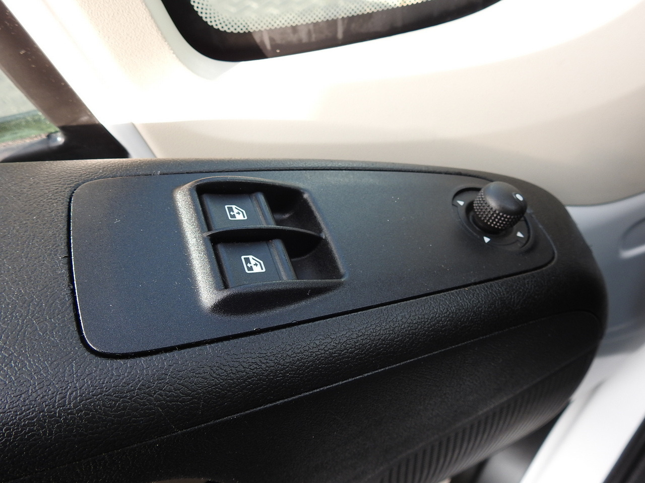 Furgons ar slēgtā virsbūve FIAT DUCATO  BOX LIFT 8 PALLETS CRUISE CONTROL NAVIGATION LED LIGHTS AIR CONDITIONING  130HP: foto 26