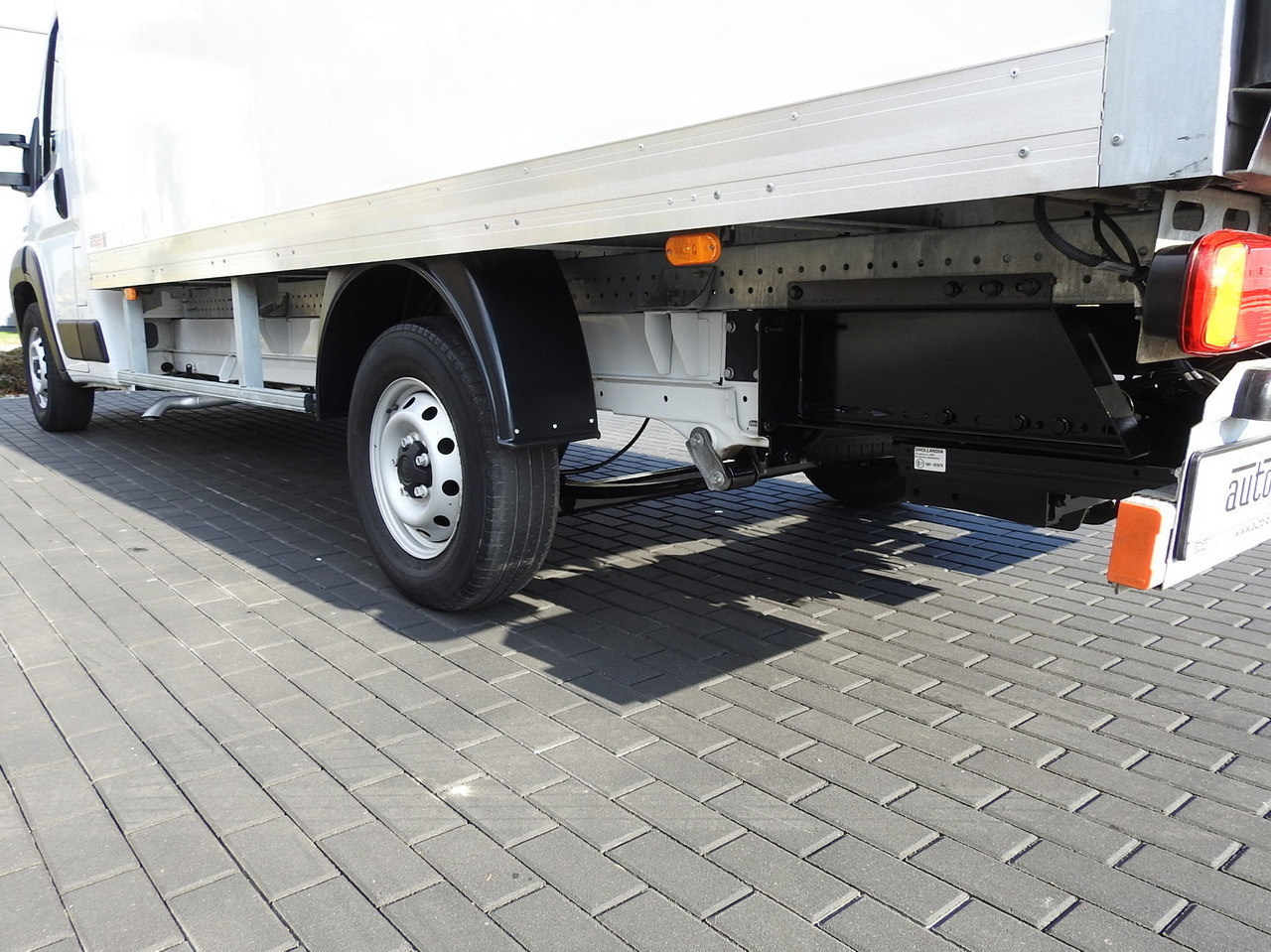 Furgons ar slēgtā virsbūve FIAT DUCATO  BOX LIFT 8 PALLETS CRUISE CONTROL NAVIGATION LED LIGHTS AIR CONDITIONING  130HP: foto 15