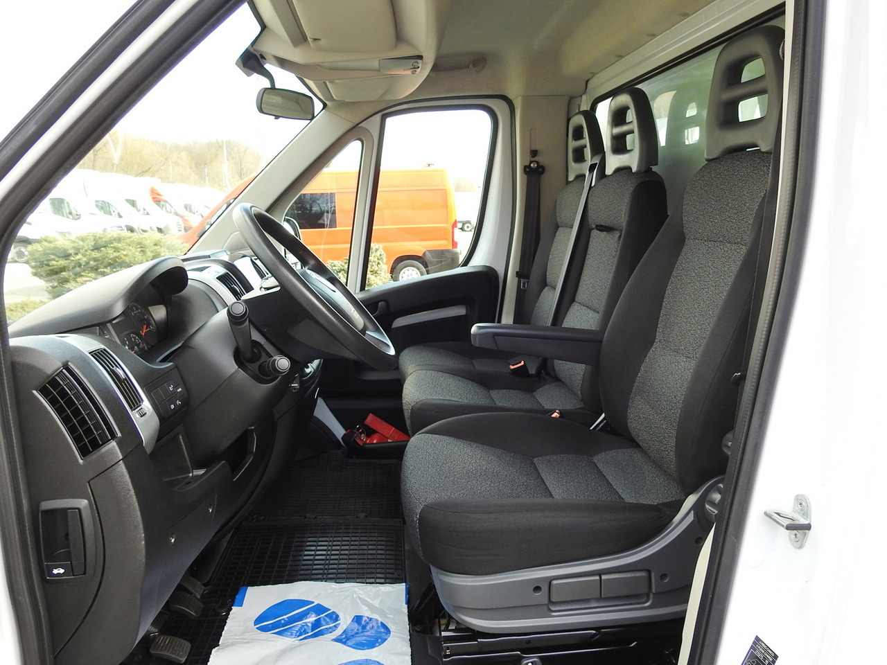 Furgons ar slēgtā virsbūve FIAT DUCATO  BOX LIFT 8 PALLETS CRUISE CONTROL NAVIGATION LED LIGHTS AIR CONDITIONING  130HP: foto 25
