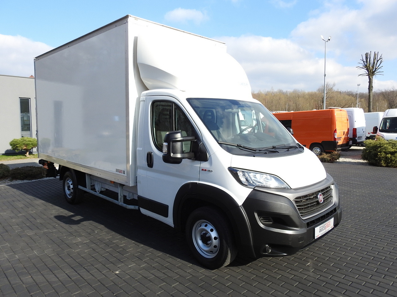 FIAT DUCATO BOX LIFT 8 PALLETS CRUISE CONTROL NAVIGATION LED LIGHTS AIR CONDITIONING 130HP - Furgons ar slēgtā virsbūve: foto 4 FIAT DUCATO BOX LIFT 8 PALLETS CRUISE CONTROL NAVIGATION LED LIGHTS AIR CONDITIONING 130HP - Furgons ar slēgtā virsbūve: foto 4