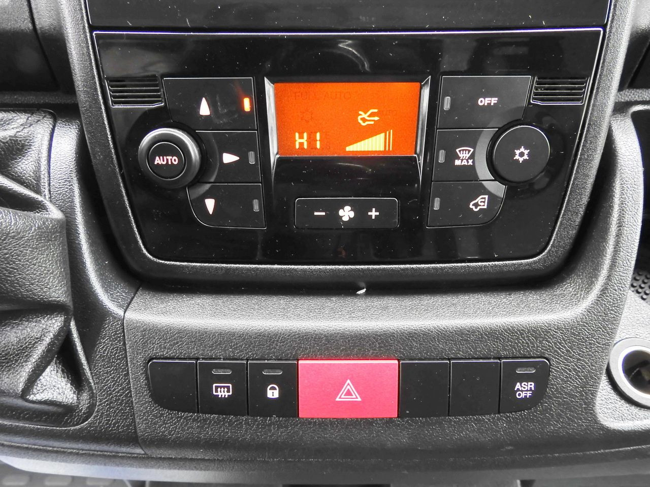 Furgons ar tentu FIAT DUCATO TARPAULIN 10 PALLETS WEBASTO CRUISE CONTROL NAVIGATION AIR CONDITIONING 180HP: foto 36 Furgons ar tentu FIAT DUCATO TARPAULIN 10 PALLETS WEBASTO CRUISE CONTROL NAVIGATION AIR CONDITIONING 180HP: foto 36