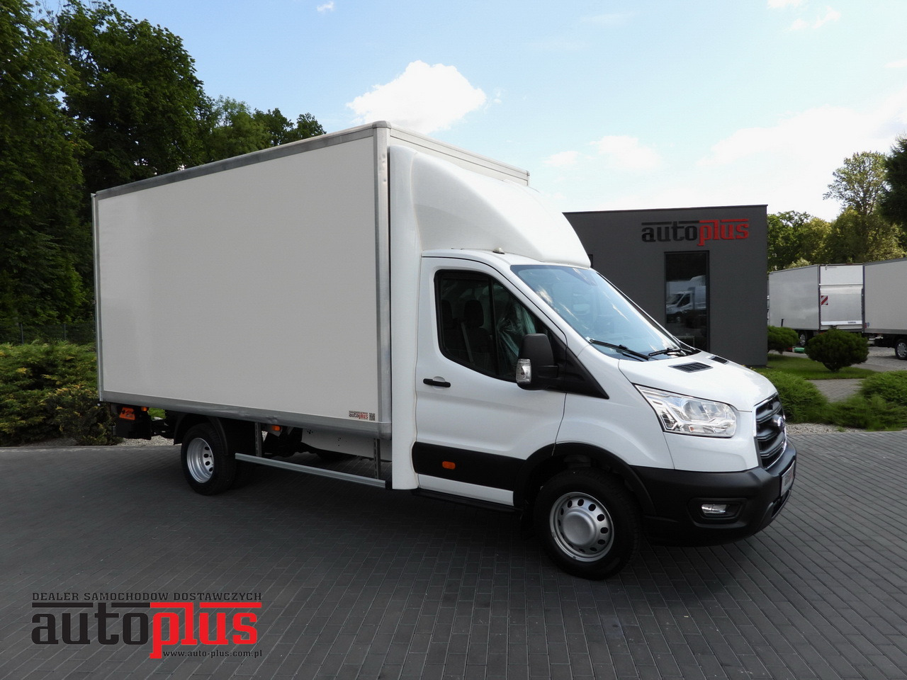 FORD TRANSIT BOX LIFT 8 PALLETS CRUISE CONTROL LED LIGHTS TWIN WHEELS AIR CONDITIONING 130HP - Furgons ar slēgtā virsbūve: foto 1 FORD TRANSIT BOX LIFT 8 PALLETS CRUISE CONTROL LED LIGHTS TWIN WHEELS AIR CONDITIONING 130HP - Furgons ar slēgtā virsbūve: foto 1