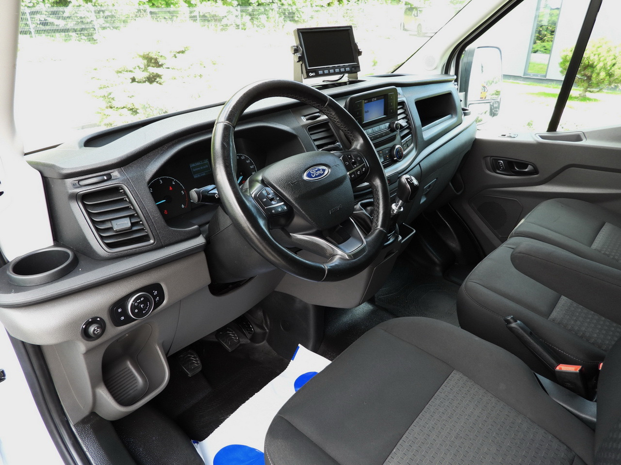 FORD TRANSIT BOX LIFT 8 PALLETS CRUISE CONTROL LED LIGHTS TWIN WHEELS AIR CONDITIONING 130HP - Furgons ar slēgtā virsbūve: foto 2 FORD TRANSIT BOX LIFT 8 PALLETS CRUISE CONTROL LED LIGHTS TWIN WHEELS AIR CONDITIONING 130HP - Furgons ar slēgtā virsbūve: foto 2