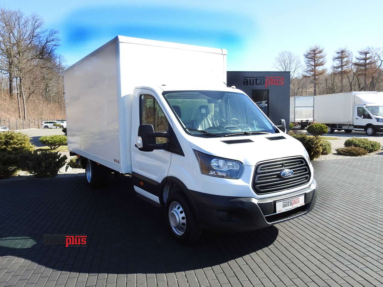 FORD TRANSIT BOX LIFT 8 PALLETS TWIN WHEELS AIR CONDITIONING 130HP - Furgons ar slēgtā virsbūve: foto 1 FORD TRANSIT BOX LIFT 8 PALLETS TWIN WHEELS AIR CONDITIONING 130HP - Furgons ar slēgtā virsbūve: foto 1