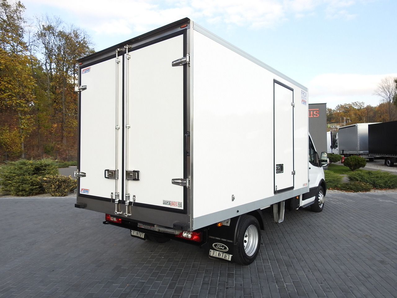 FORD TRANSIT REGRIGERATOR BOX -10*C POWER SUPPLY 230V CRUISE CONTROL AIR CONDITIONING LED LIGHTS PNEUMATICS TWIN WHEELS 130HP - Komercauto refrižerators: foto 3 FORD TRANSIT REGRIGERATOR BOX -10*C POWER SUPPLY 230V CRUISE CONTROL AIR CONDITIONING LED LIGHTS PNEUMATICS TWIN WHEELS 130HP - Komercauto refrižerators: foto 3