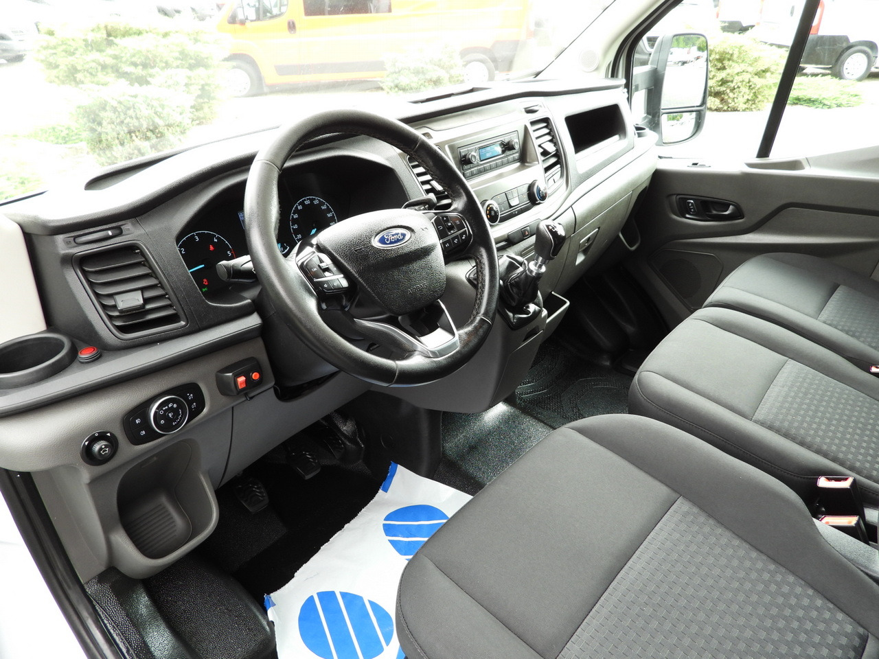 FORD TRANSIT  TARPAULIN 8 PALLETS CRUISE CONTROL LED LIGHTS TWIN WHEELS AIR CONDITIONING  130HP - Furgons ar tentu: foto 2 FORD TRANSIT  TARPAULIN 8 PALLETS CRUISE CONTROL LED LIGHTS TWIN WHEELS AIR CONDITIONING  130HP - Furgons ar tentu: foto 2