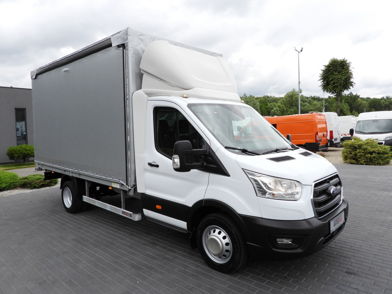 FORD TRANSIT TARPAULIN 8 PALLETS CRUISE CONTROL LED LIGHTS TWIN WHEELS AIR CONDITIONING 130HP - Furgons ar tentu: foto 4 FORD TRANSIT TARPAULIN 8 PALLETS CRUISE CONTROL LED LIGHTS TWIN WHEELS AIR CONDITIONING 130HP - Furgons ar tentu: foto 4