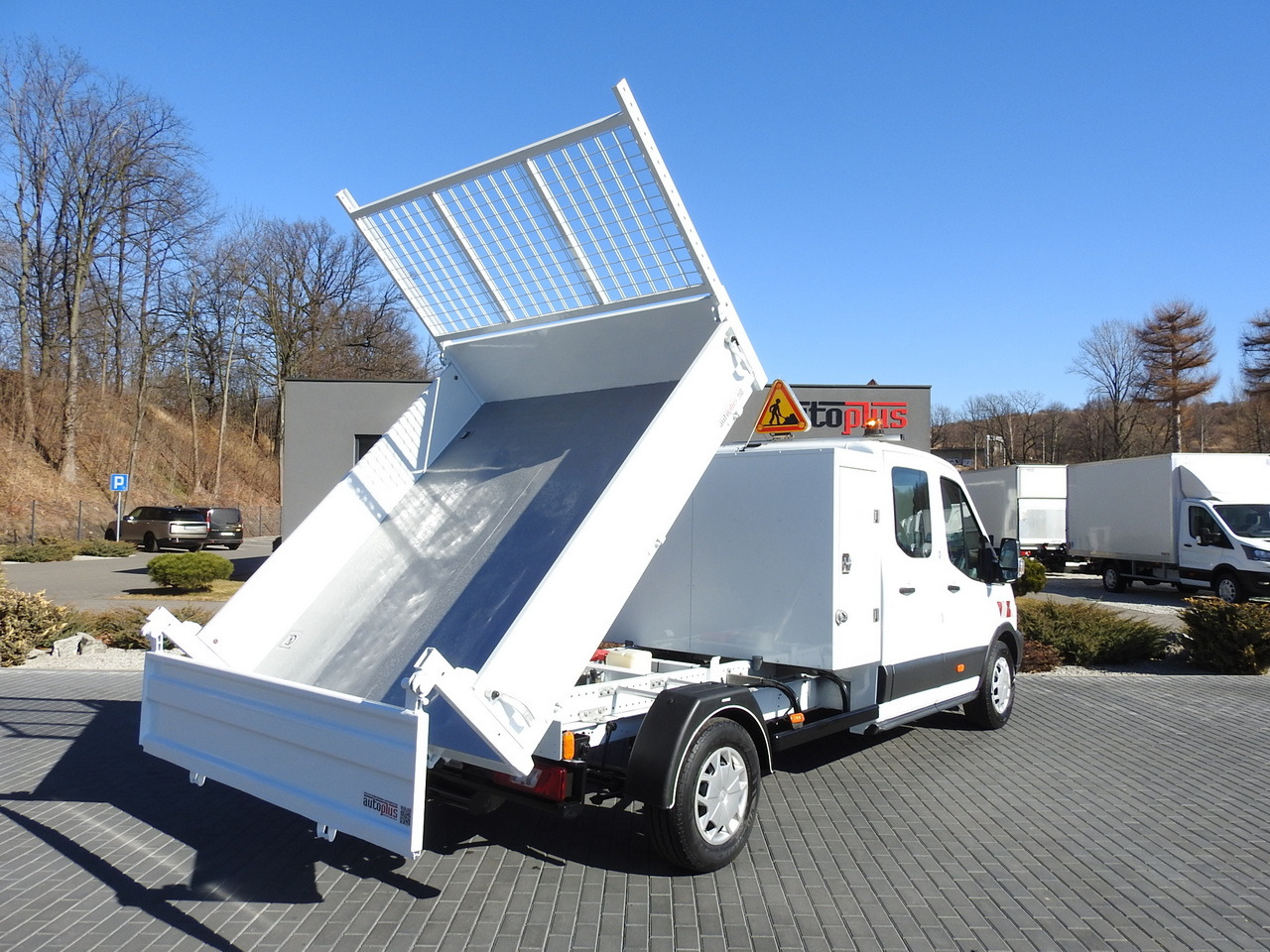 FORD TRANSIT TIPPER DOUBLE CABIN DOKA 6 SEATS CRUISE CONTROL AIR CONDITIONING 130HP - Komercauto pašizgāzējs: foto 3 FORD TRANSIT TIPPER DOUBLE CABIN DOKA 6 SEATS CRUISE CONTROL AIR CONDITIONING 130HP - Komercauto pašizgāzējs: foto 3