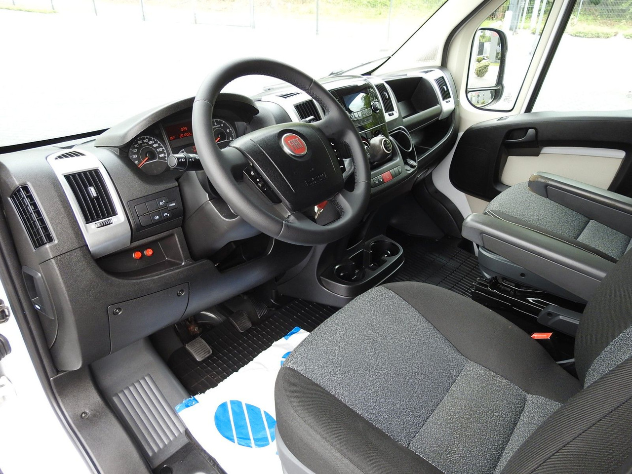 Fiat DUCATO KOFFER 8 PALETTEN KLIMAANLAGE 130PS - Furgons ar slēgtā virsbūve: foto 2 Fiat DUCATO KOFFER 8 PALETTEN KLIMAANLAGE 130PS - Furgons ar slēgtā virsbūve: foto 2