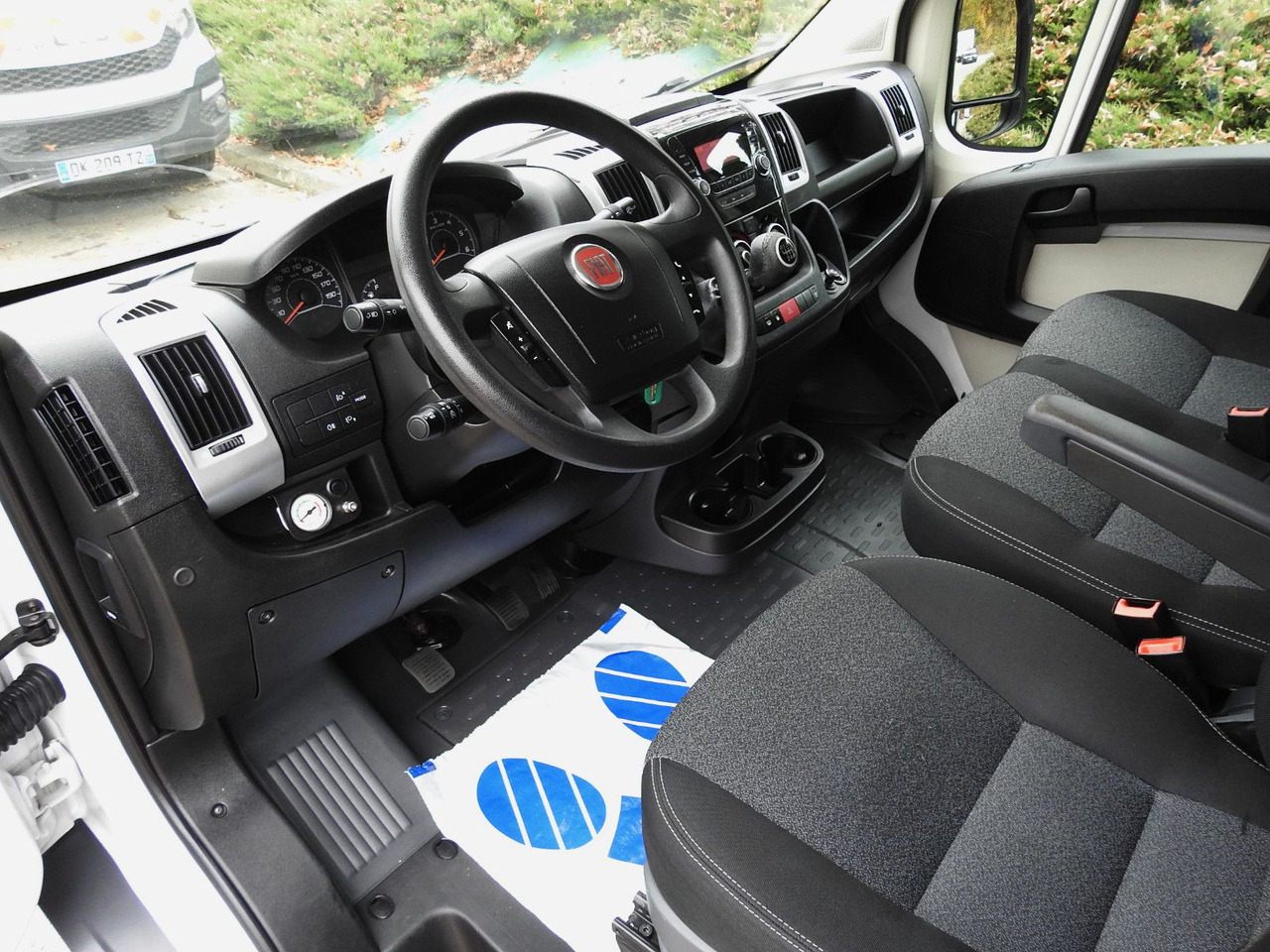Fiat DUCATO PRITSCHE PLANE AUFZUG 8 PALETTEN WEBASTO - Furgons ar tentu: foto 2 Fiat DUCATO PRITSCHE PLANE AUFZUG 8 PALETTEN WEBASTO - Furgons ar tentu: foto 2