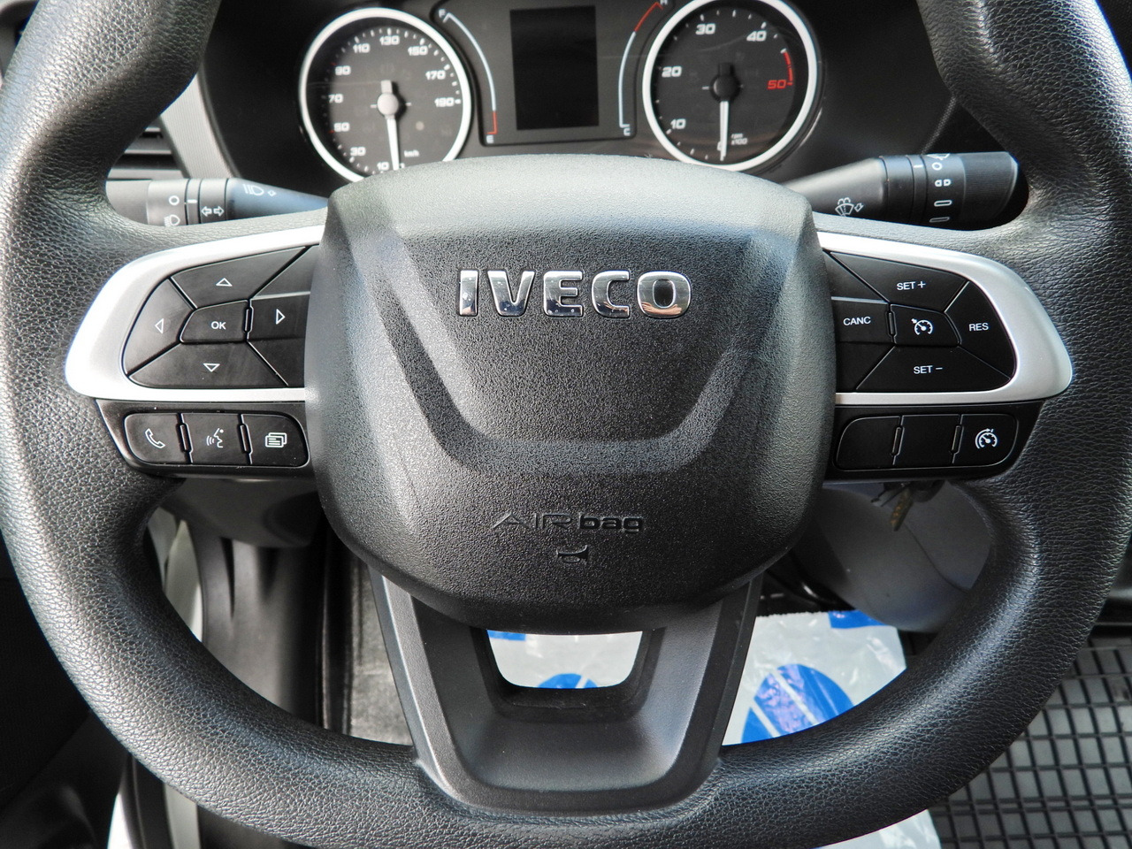 Furgons ar slēgtā virsbūve IVECO DAILY 35C16 BOX LIFT 8 PALLETS CRUISE CONTROL TWIN WHEELS AIR CONDITIONING  160HP: foto 32