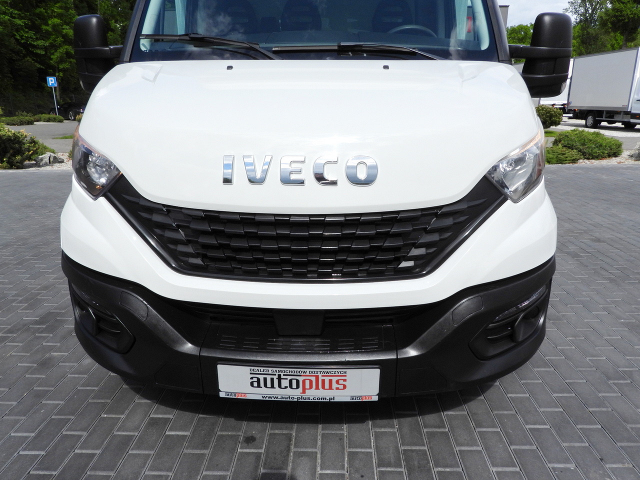 Furgons ar slēgtā virsbūve IVECO DAILY 35C16 BOX LIFT 8 PALLETS CRUISE CONTROL TWIN WHEELS AIR CONDITIONING  160HP: foto 15