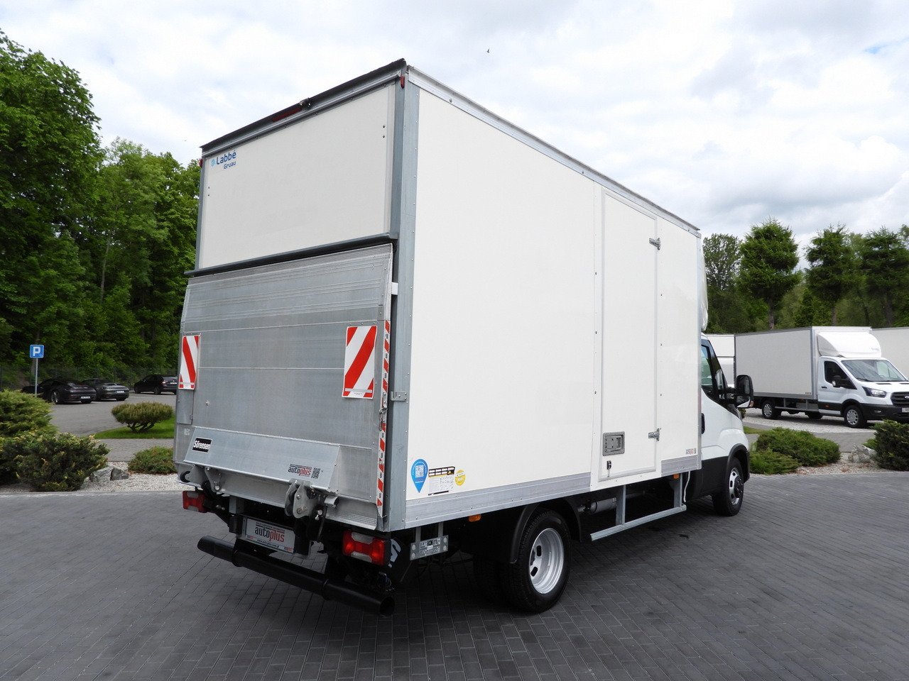 IVECO DAILY 35C16 BOX LIFT 8 PALLETS CRUISE CONTROL TWIN WHEELS AIR CONDITIONING 160HP - Furgons ar slēgtā virsbūve: foto 3 IVECO DAILY 35C16 BOX LIFT 8 PALLETS CRUISE CONTROL TWIN WHEELS AIR CONDITIONING 160HP - Furgons ar slēgtā virsbūve: foto 3