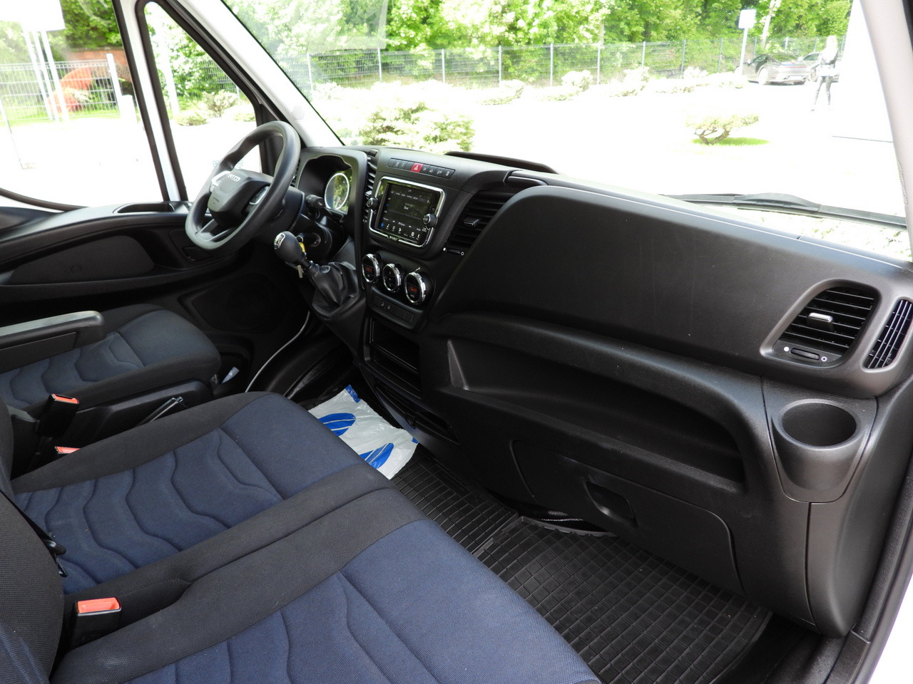 Furgons ar slēgtā virsbūve IVECO DAILY 35C16 BOX LIFT 8 PALLETS CRUISE CONTROL TWIN WHEELS AIR CONDITIONING  160HP: foto 42