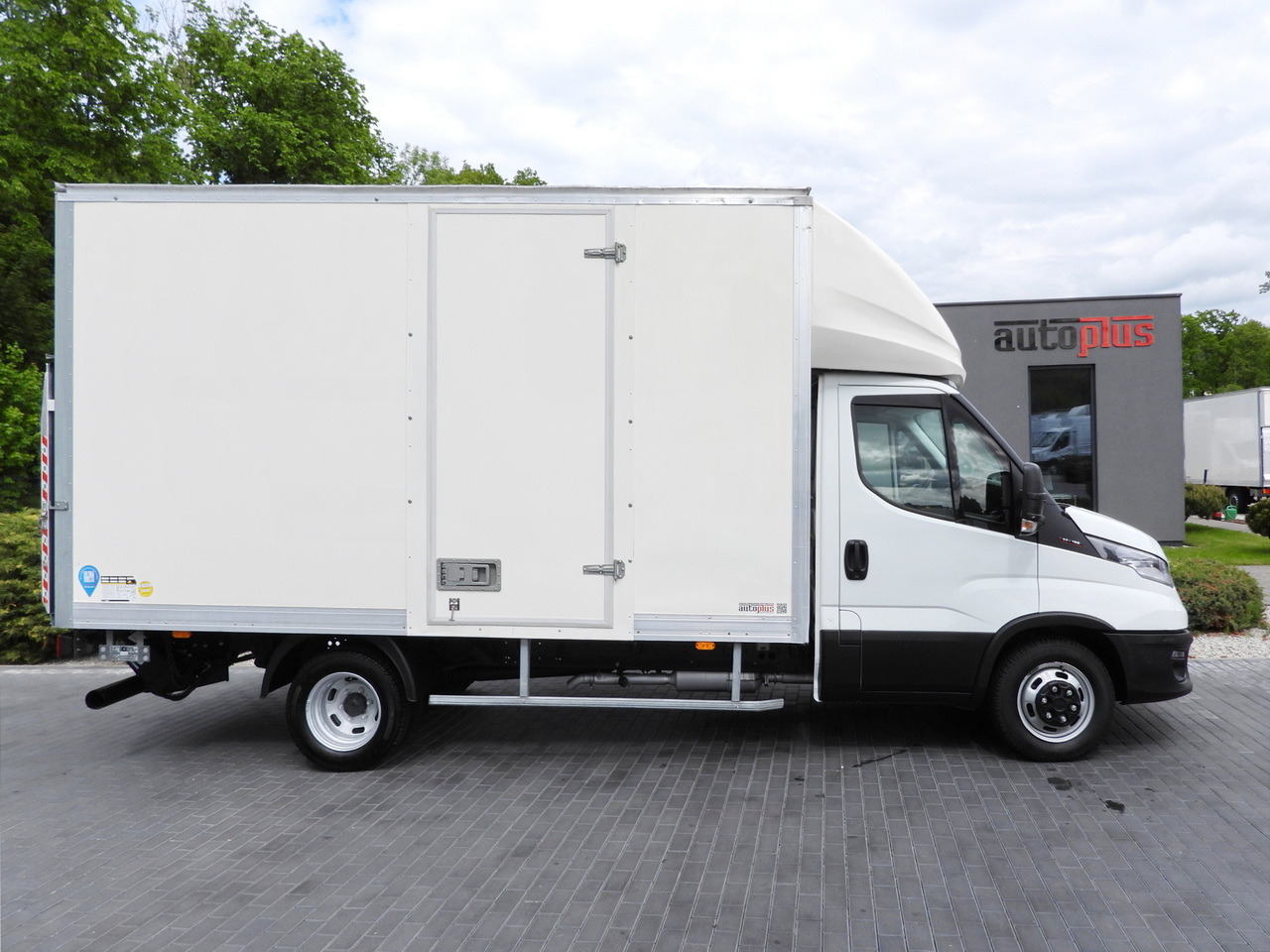 Furgons ar slēgtā virsbūve IVECO DAILY 35C16 BOX LIFT 8 PALLETS CRUISE CONTROL TWIN WHEELS AIR CONDITIONING  160HP: foto 7