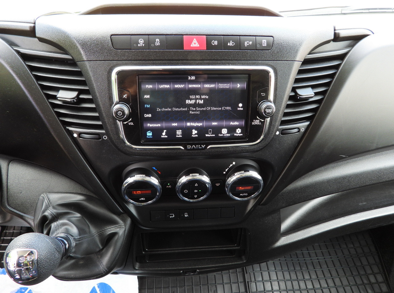 Furgons ar slēgtā virsbūve IVECO DAILY 35C16 BOX LIFT 8 PALLETS CRUISE CONTROL TWIN WHEELS AIR CONDITIONING  160HP: foto 37